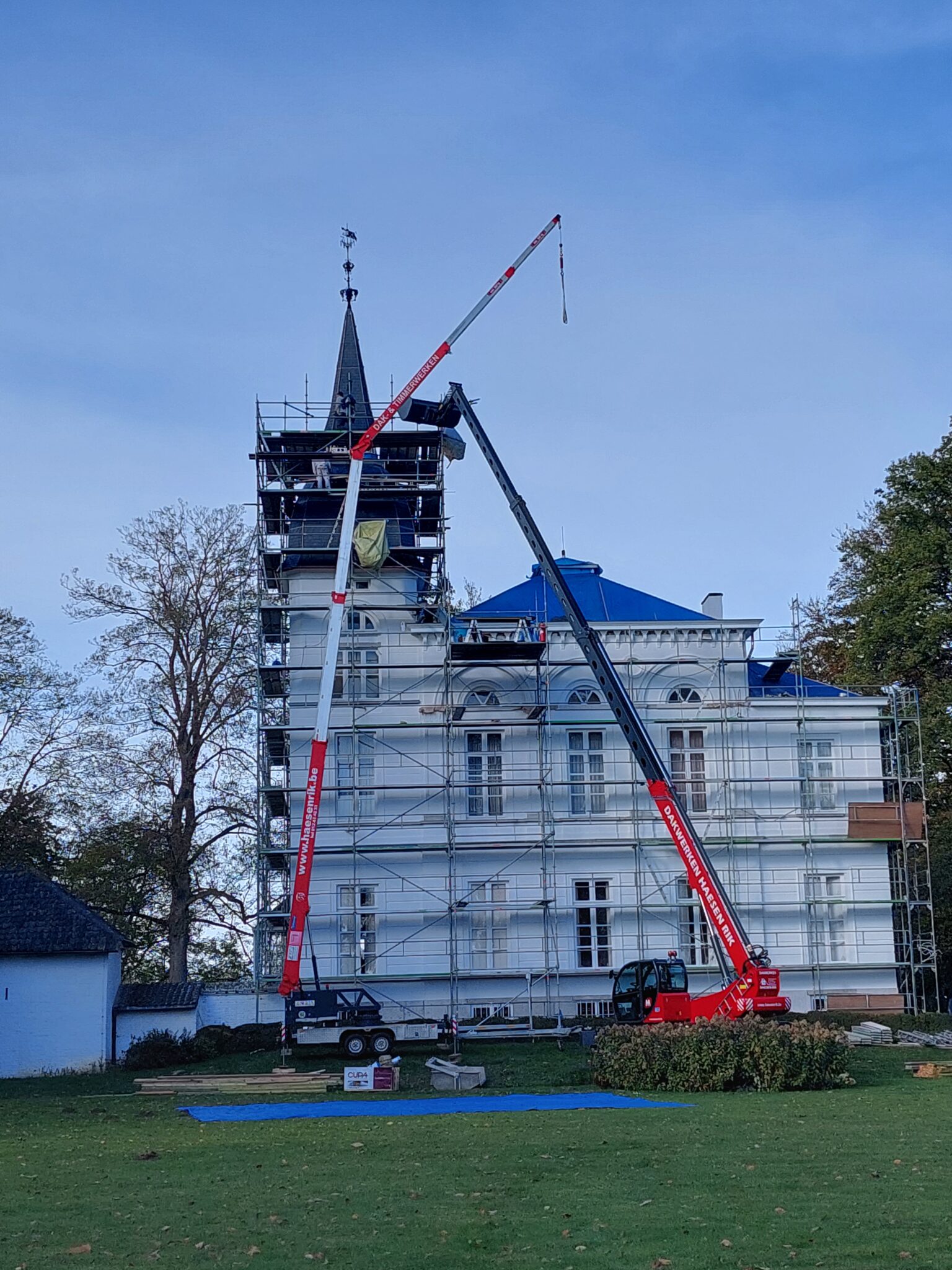 Dakwerken Renovatie: aan toren deel 1 Wij zijn gestart met dit mooie project . Dit wordt een pareltje!  Dakrenovatie met Cupa  natuurleien 27/18