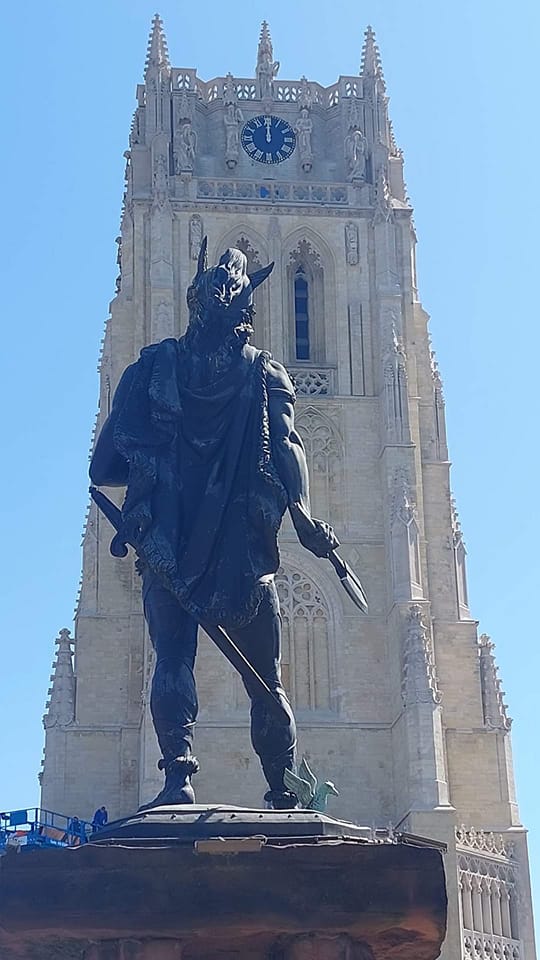 De renovatiewerken aan het dak van de O.L.V. Basiliek van Tongeren zijn beëindigd.