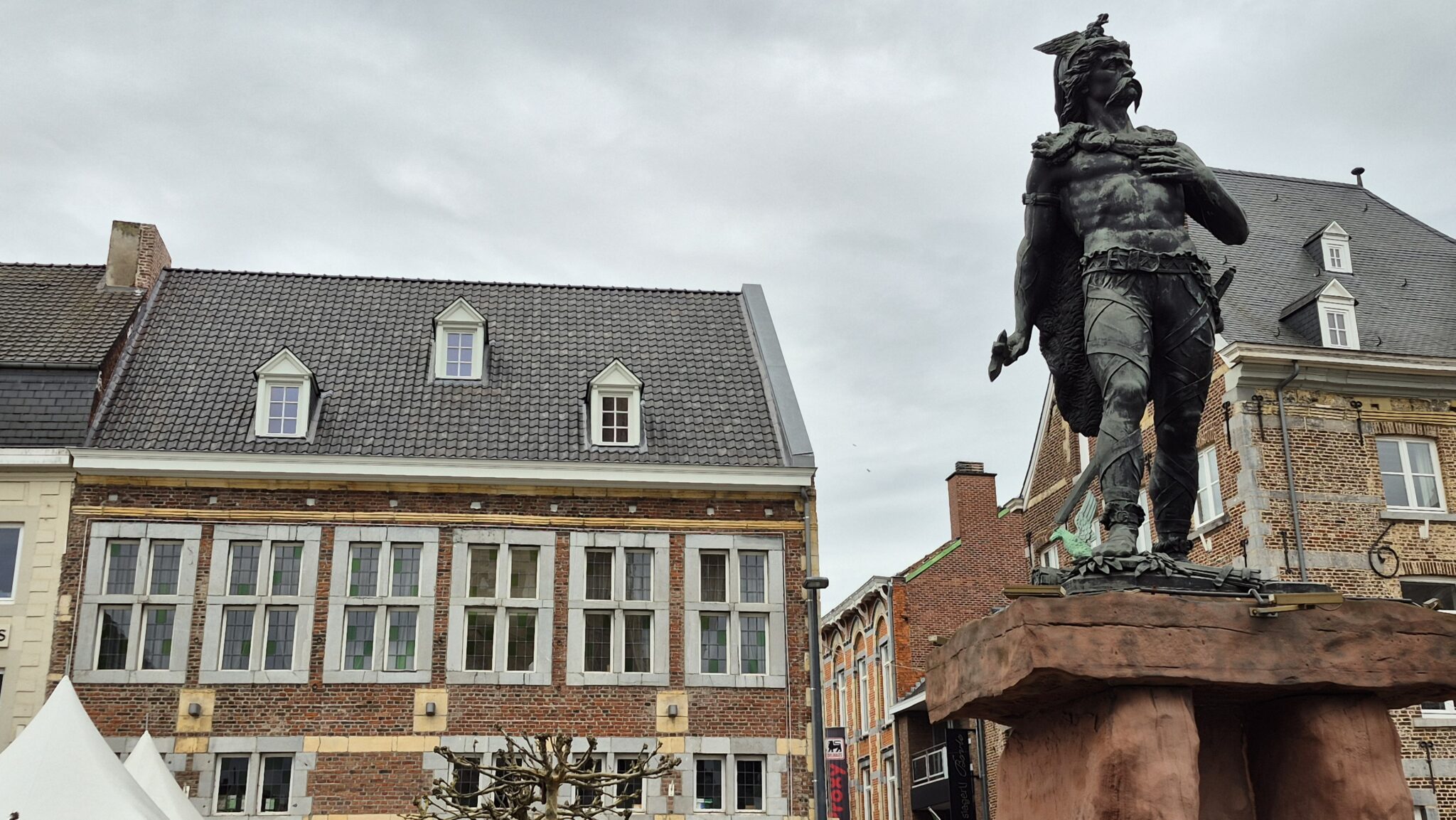 Dakwerken Cafe Lido Markt te Tongeren